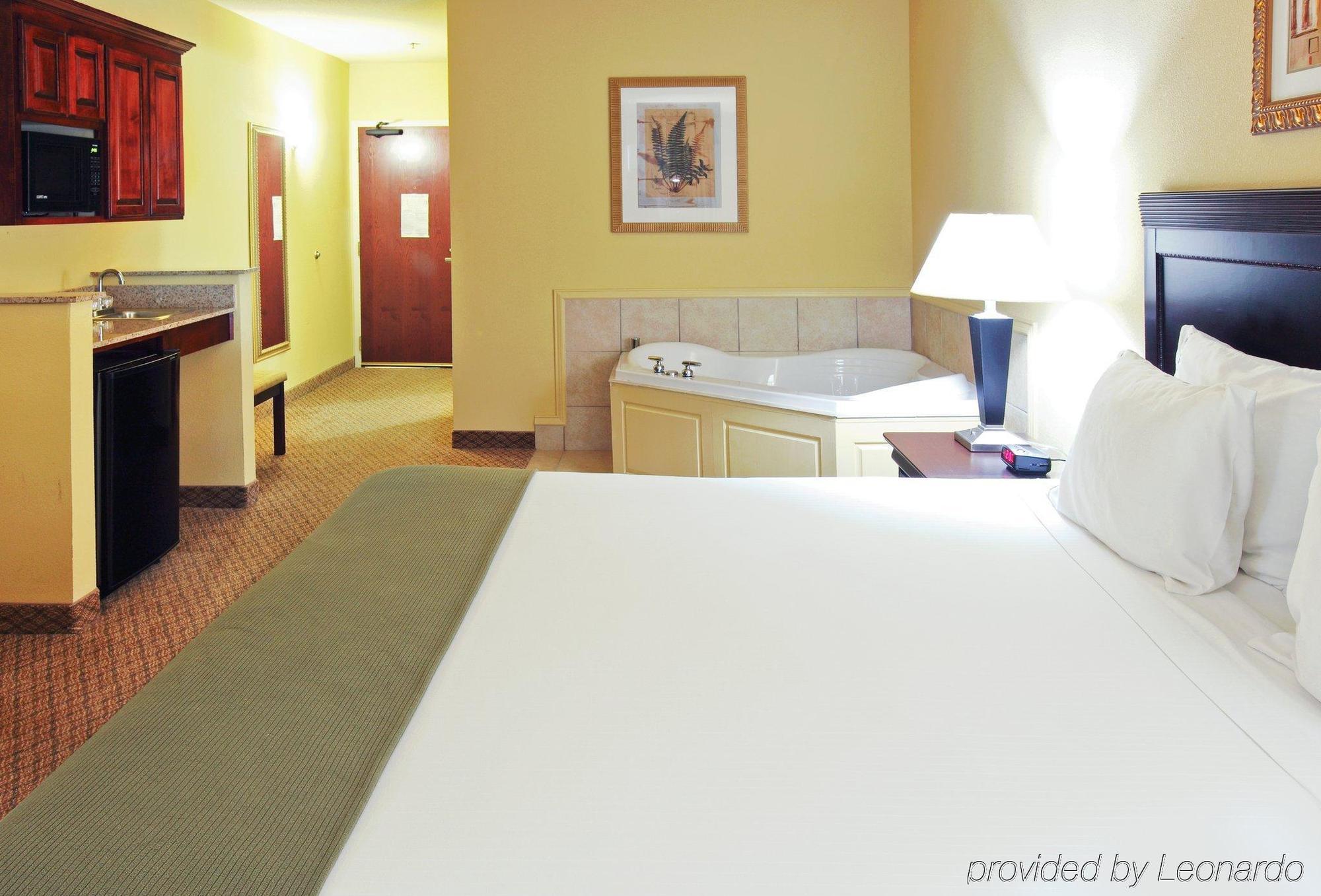 Holiday Inn Express Hotel And Suites Shreveport South Park Plaza By Ihg Room photo